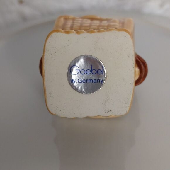 Vtg. Goebel Miniature Picnic Basket - Picture 4 of 5